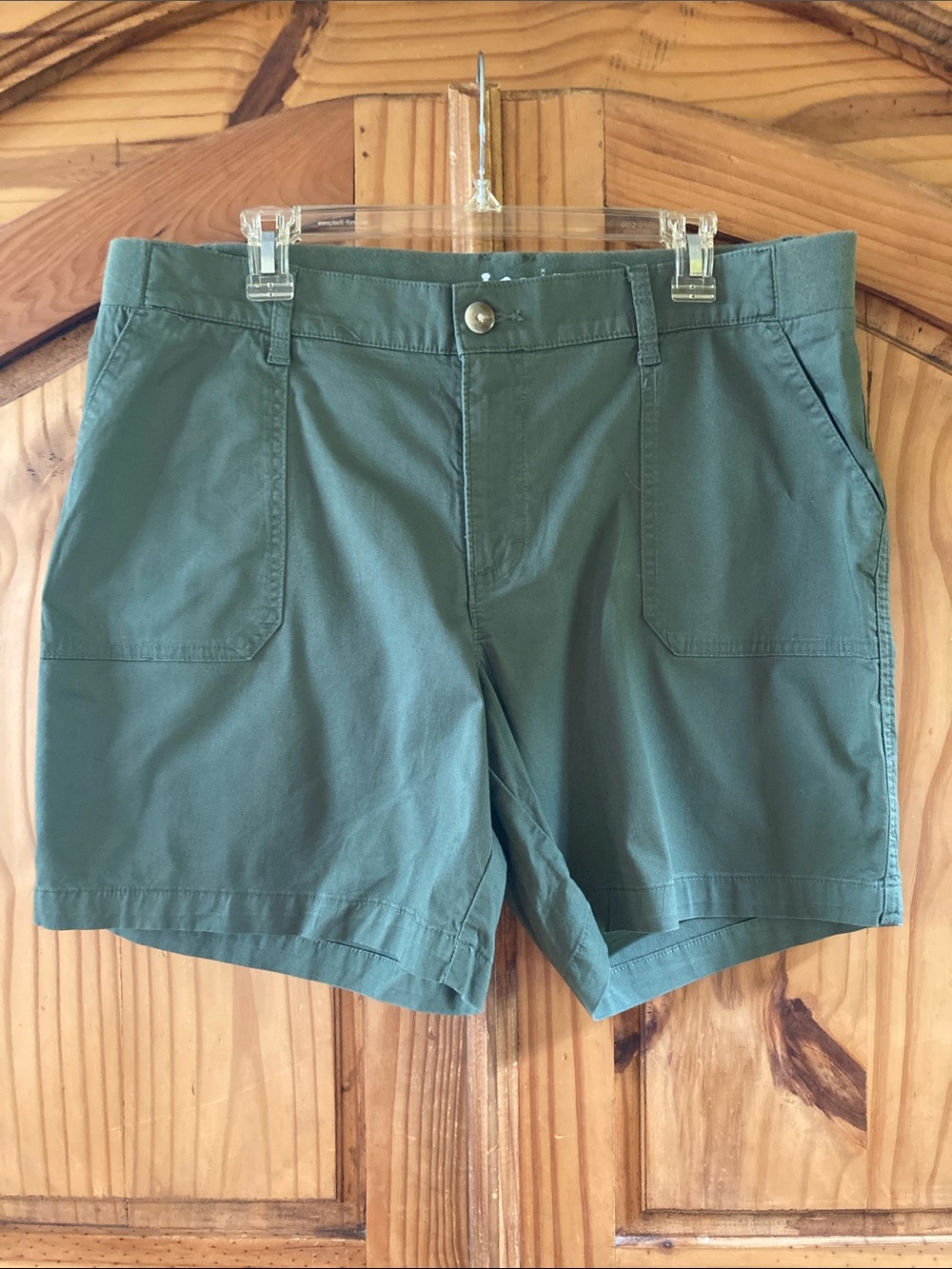 Women’s Lee Regular Fit Bermuda Mid Rise army green shorts size 18